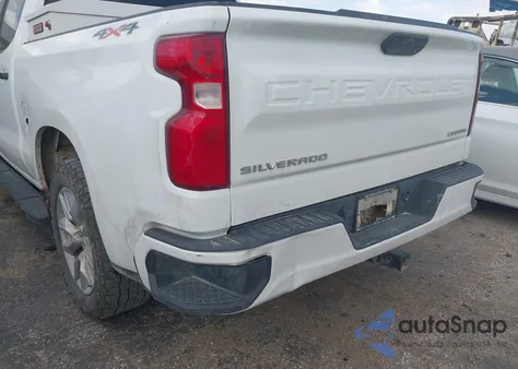 2022 Chevrolet Silverado 1500 4Wd Short Bed Custom z USA, uszkodzony, nr VIN 3GCPDBEK8NG560909